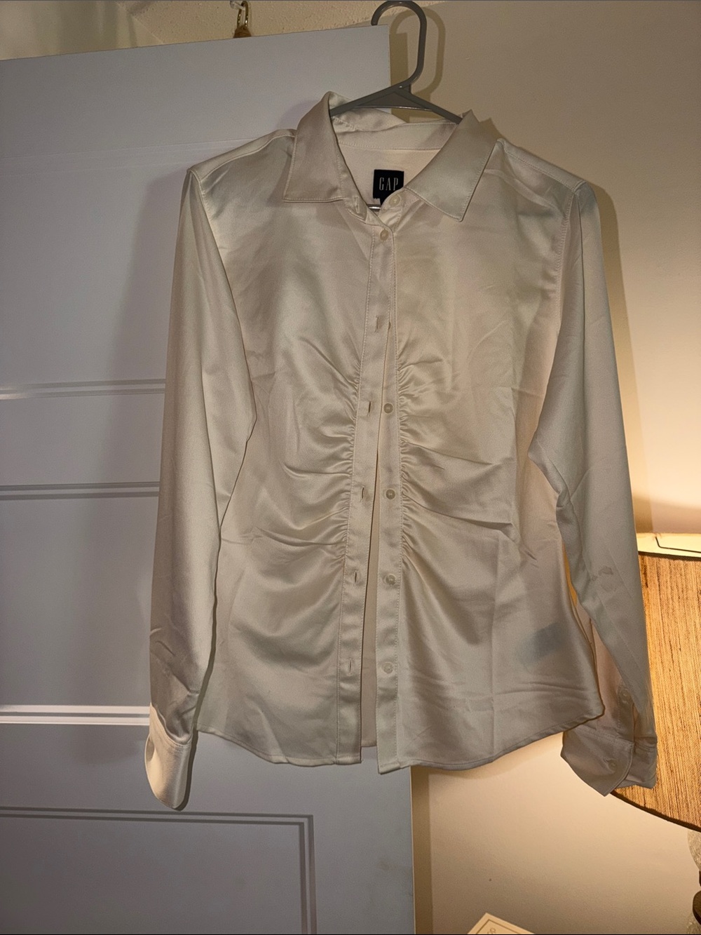 GAP Cream Ruched Button-Front Dress Shirt